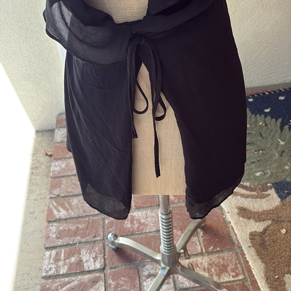 Reformation stunning deep black blouse w/ tie. Simply gorgeous from Nordstroms. - Picture 5 of 11